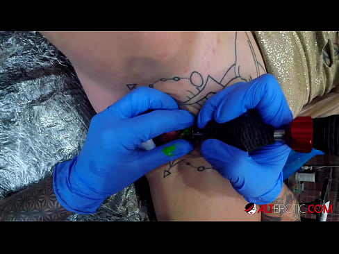 ❤️ Estremamente tatuato hottie Sully Savage ottenuto un tatuaggio sul suo clitoride ☑ Slutsal it.xxxlfv.top ❌