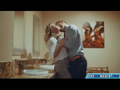 ❤️ Quando una bionda formosa ti seduce in un bagno pubblico ☑ Slutsal it.xxxlfv.top ❌